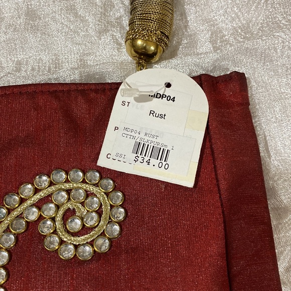 Red Embellished Handbag - Picture 3 of 4